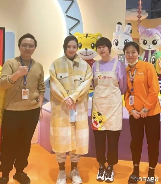 郭碧婷|小向太郭碧婷终于回归!带女儿探班向佐,穿棉服颜值回春气质绝