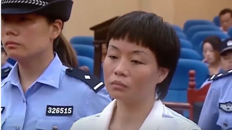 江苏母亲在鸡棚将女儿吊死,面对审讯满脸不屑:怀孕了