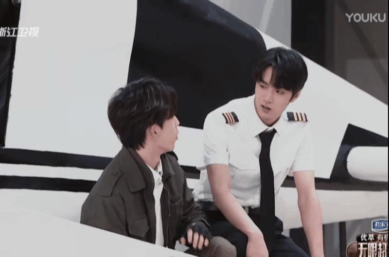 刘耀文|吴彤综艺为了刘耀文P时间？粉丝：集体改了时间，别拉人下水