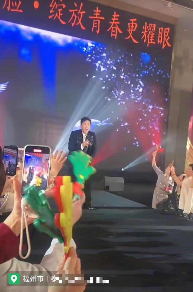 毛宁|52岁毛宁近况曝光,现身商演现场,状态超好像年轻小伙