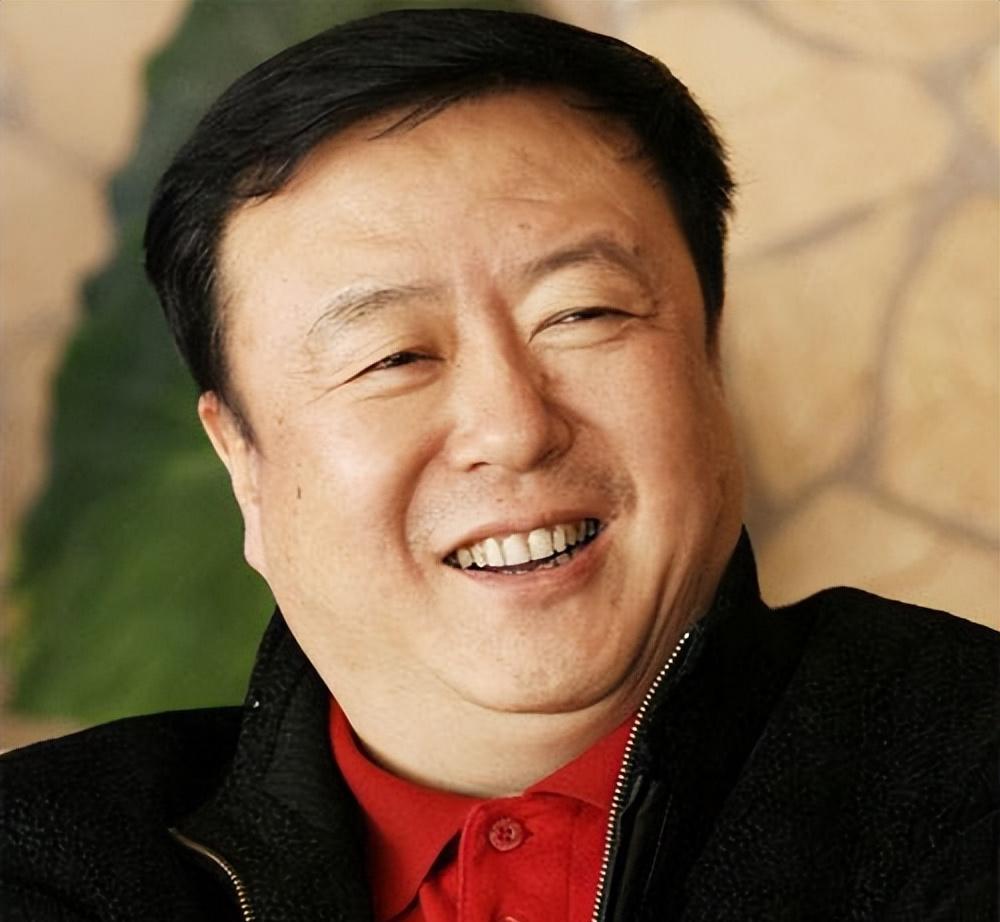 尤小刚|尤小刚：妻子一任比一任小，3婚妻子小他30岁，不结没有爱情的婚