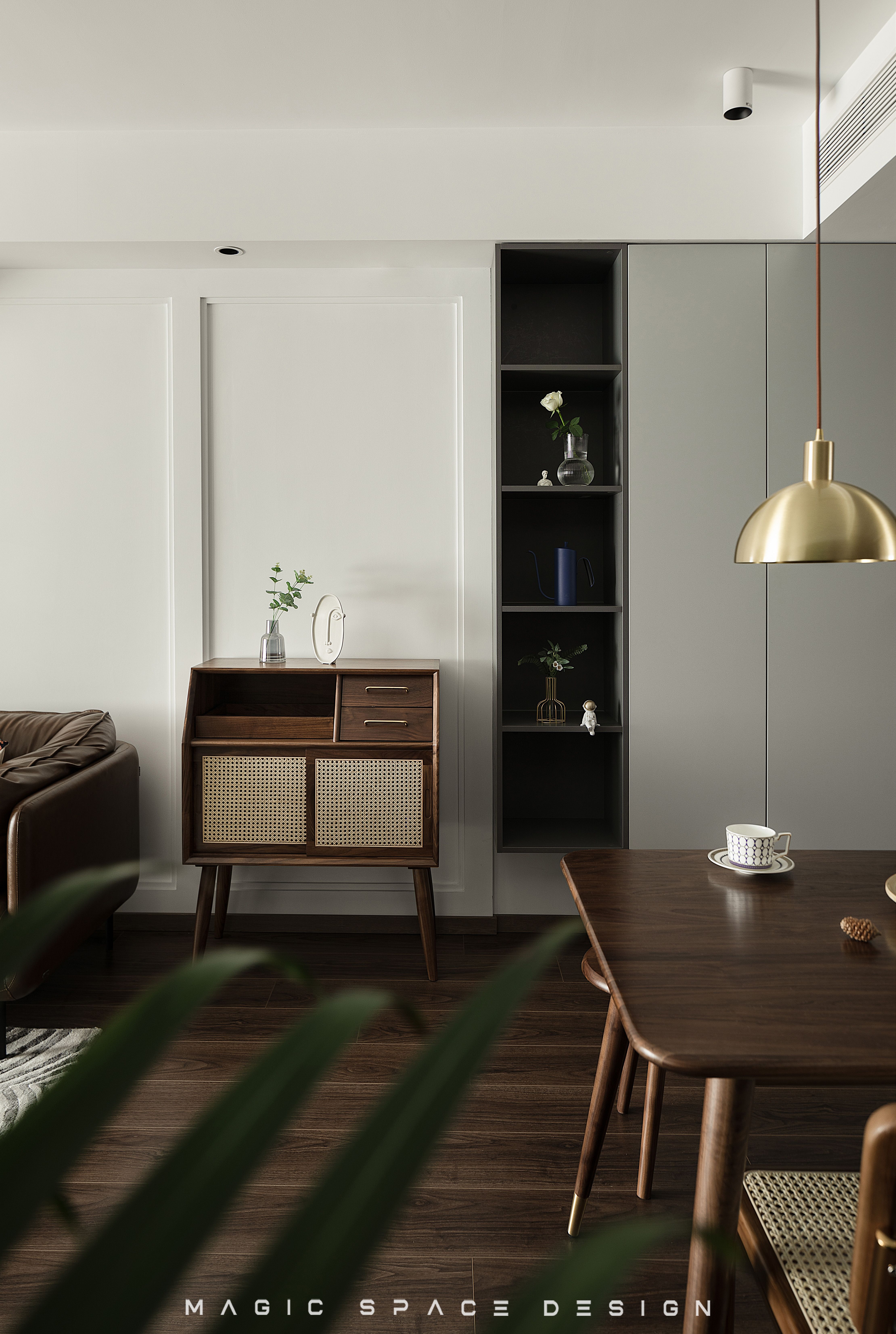 126㎡石绿+深棕,被复古轻奢的氛围感拿捏了