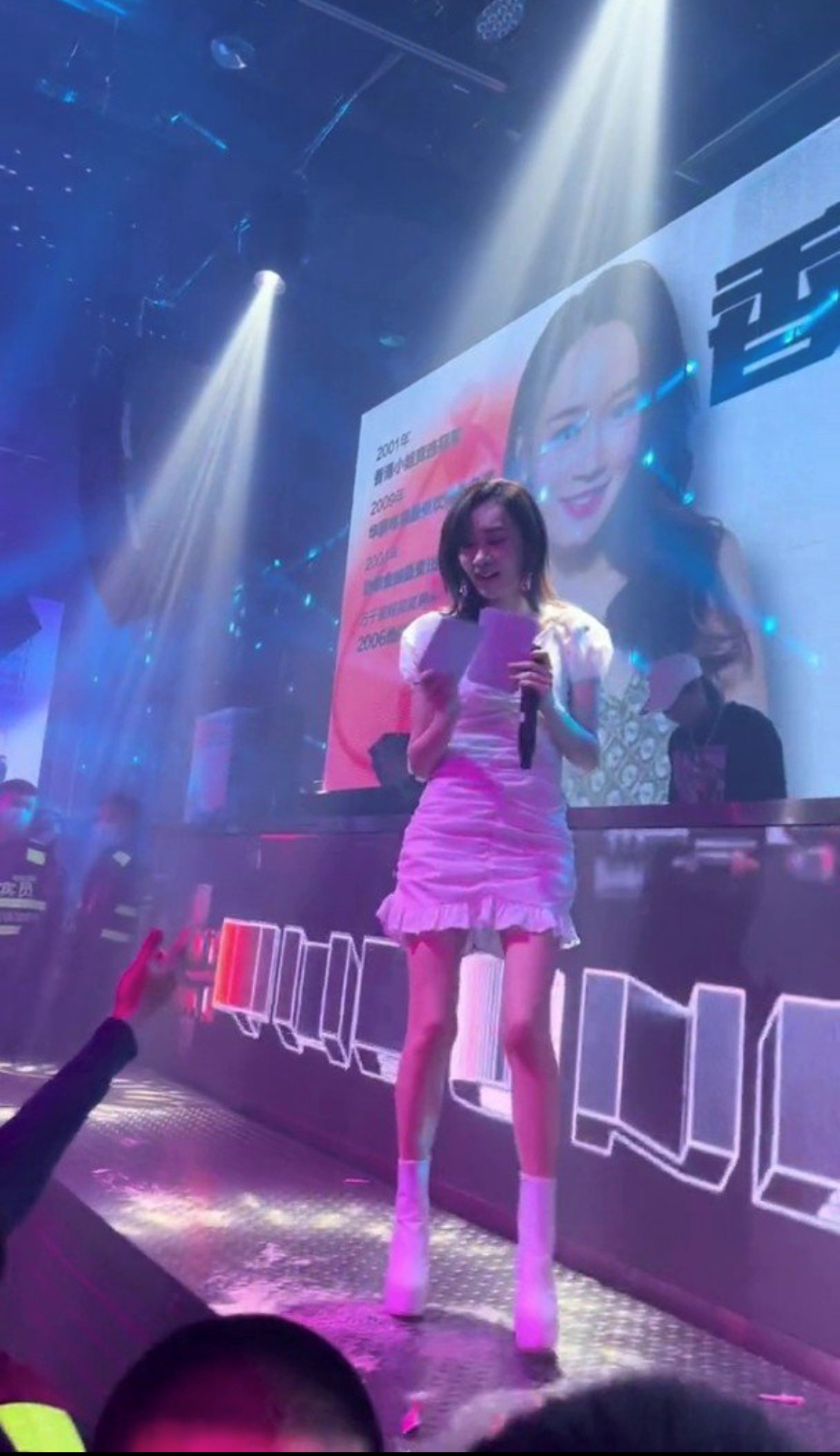 杨思琦|44岁香港小姐杨思琦穿孕妇装惹争议，孩子生父至今成谜！