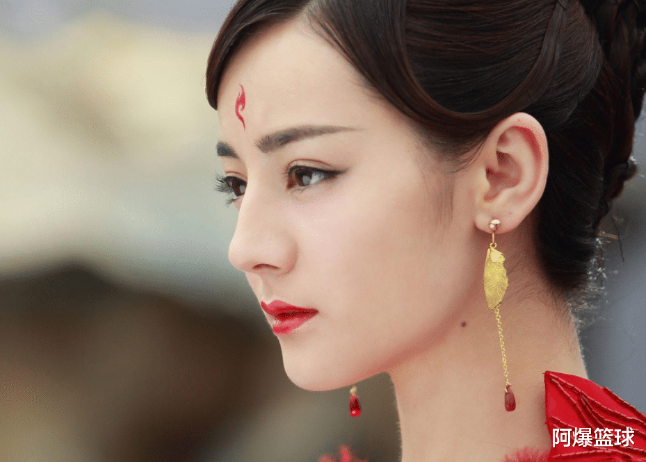 迪丽热巴|迪丽热巴人缘极好,一路顺畅