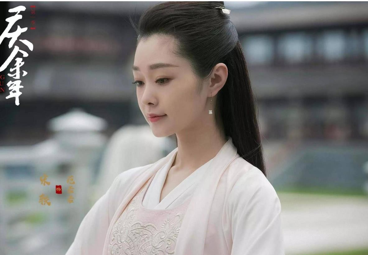 李庚希|背景强大的李庚希，依仗父亲搭上徐静蕾走红，后因乱扔烟头人设崩塌