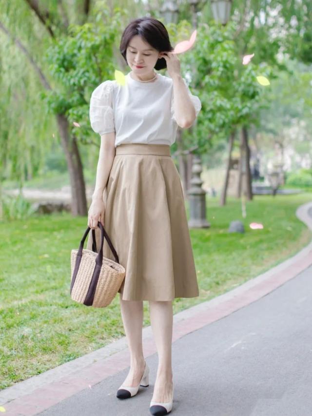 夏季选择裙装，记的“上下原则”，既时尚又显高