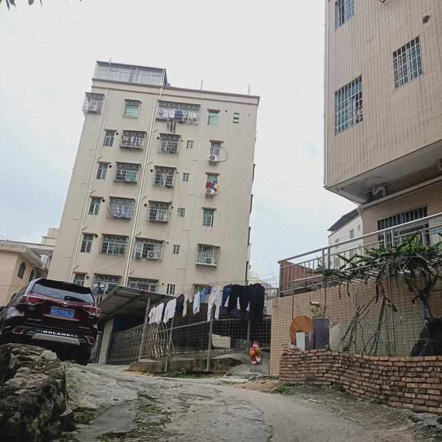 深圳夏天来了,住城中村握手楼太尴尬了老是看见对面有人不穿衣服