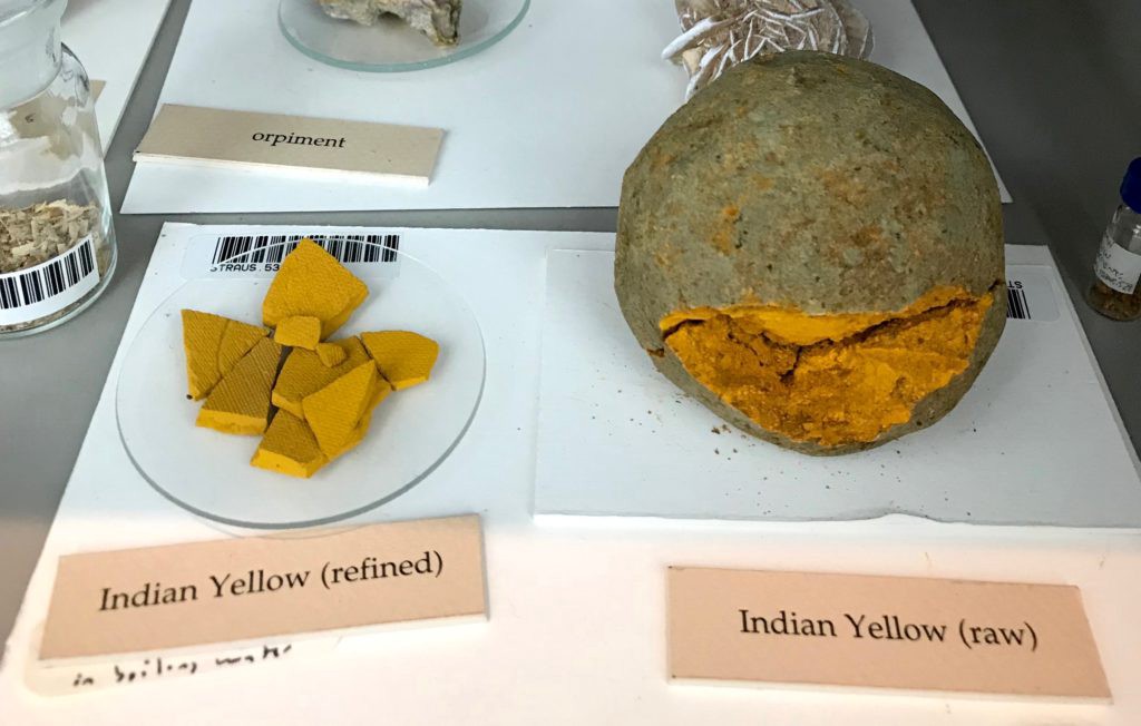 为了做颜料,印度人喂病牛无法消化的食物,使其尿液充满胆汁!
