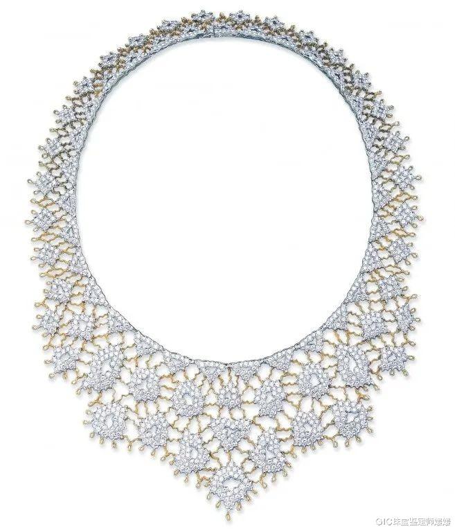 罕见蕾丝项链，古典的设计工艺大牌的最爱，打造出一种镂空的美感