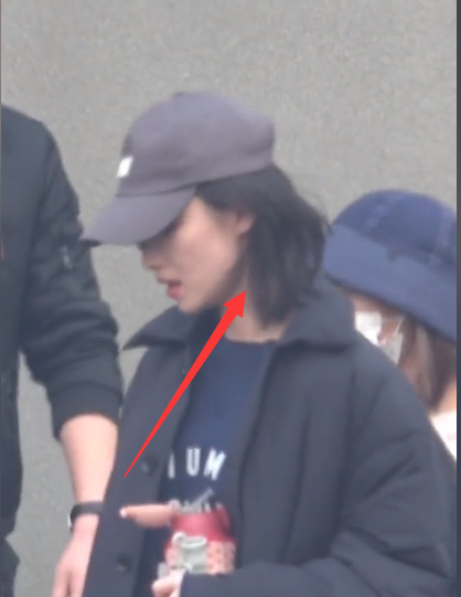 倪妮|倪妮的近况曝光，素颜现身状态好，不惧头发凌乱，大片显气场