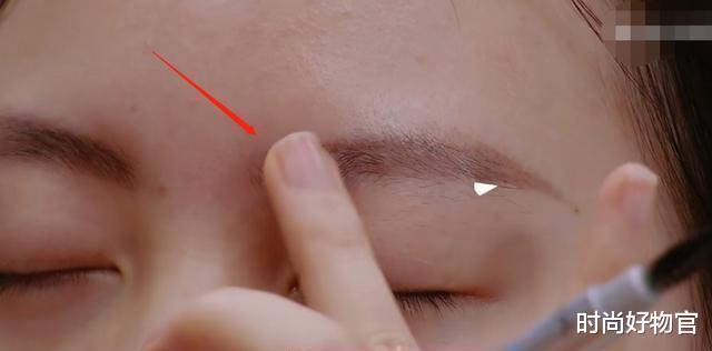 戚薇|戚薇的“画眉方式”走红，帮素人轻轻勾勒眉毛，鼻子都变得高挺了