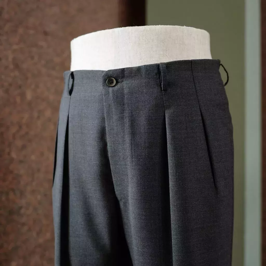 你与好莱坞巨星的距离，只差这条裤子