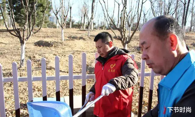 闫学晶|德云社“旧将”现状：有人月入七万，有人改行，有人上街扫马路