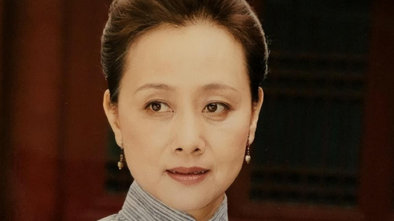 黄梅莹|老戏骨黄梅莹罕露面，72岁气质依旧，与小2岁金鑫结婚38年仍恩爱