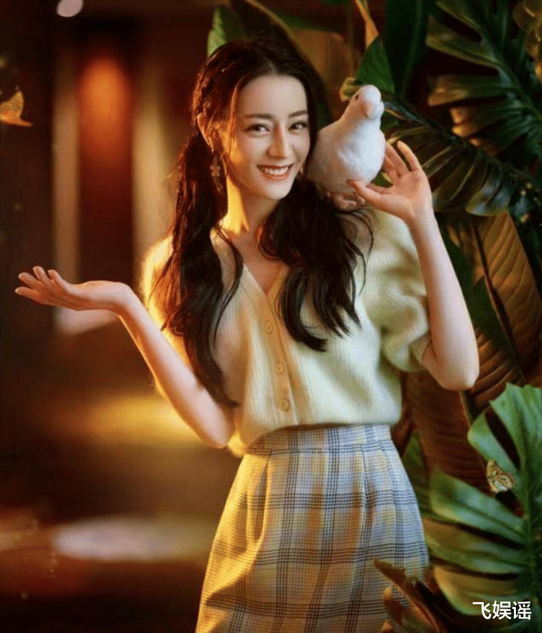 迪丽热巴|爆热巴怀孕,有人急辟谣:怀啥孕哪,闹解约那