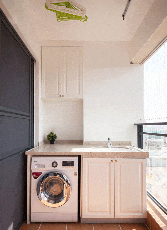 阳台放洗衣机争议大,物业和楼下住户都有话说,该如何解决!