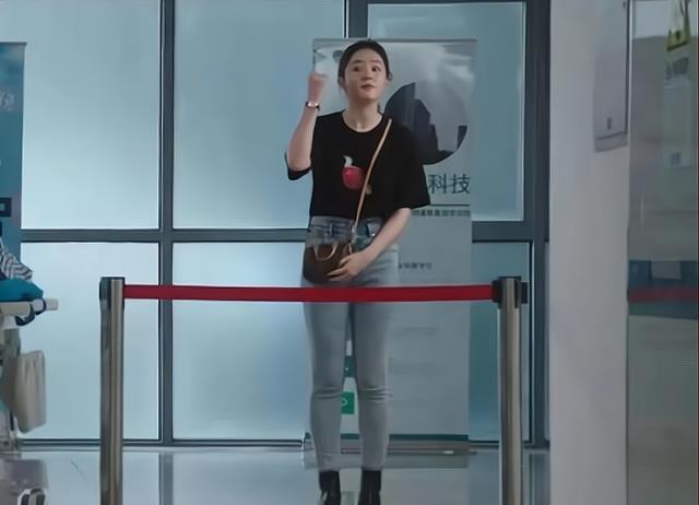 刘亦菲|刘亦菲首部现代剧播出,20年后用《金粉世家》上热搜,却引发群嘲