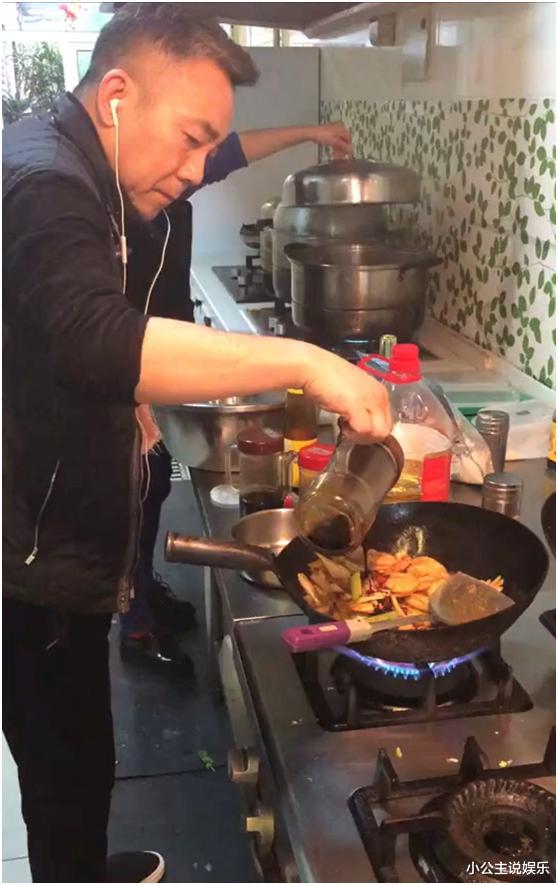 相声|58岁相声家富得流油!烟是普通人1天工资,豪宅大得像私人公园