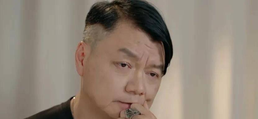 打麻将|63岁港星艾威为救老婆散尽家财，相识31年恩爱18年，因打麻将分居