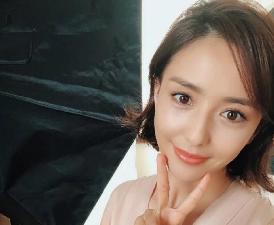 郭德纲|参观佟丽娅住的豪宅,四周都是低矮楼层,住在偏远地方