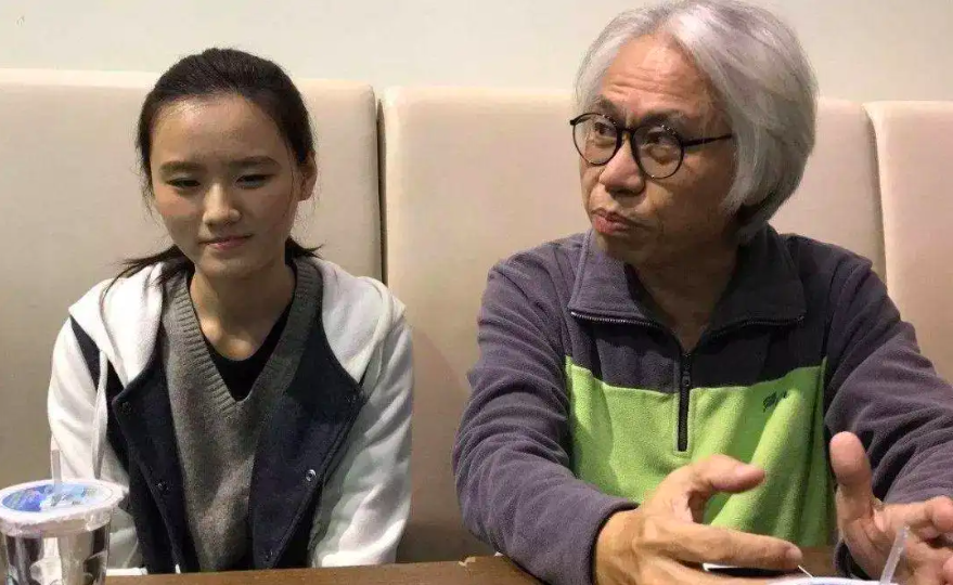 林靖恩|17岁恋上，56岁老大爷，不惜与娘家人闹掰，林靖恩李坤城已相爱十年