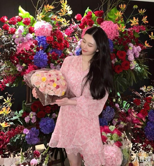 沈月|邱淑贞54岁生日，女儿沈月开心晒现场照，花束堆满地壮观如花园