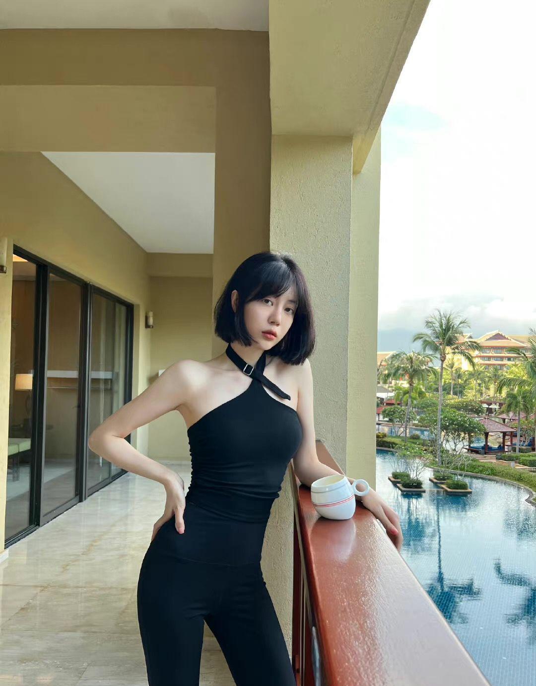 李溪芮|李溪芮糊了5年要转运了?签约新公司大有来头,掌握行业一手资源