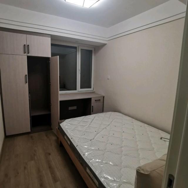 新房正在通风中提前晒晒,入户鞋柜很实用,电视墙漂亮又大气!