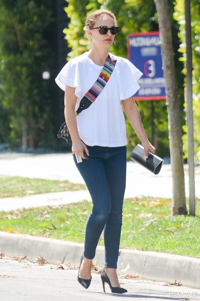 侯佩岑|妈妈好伟大!娜塔莉波特曼「变身最强奶妈」,背娃出门全被拍