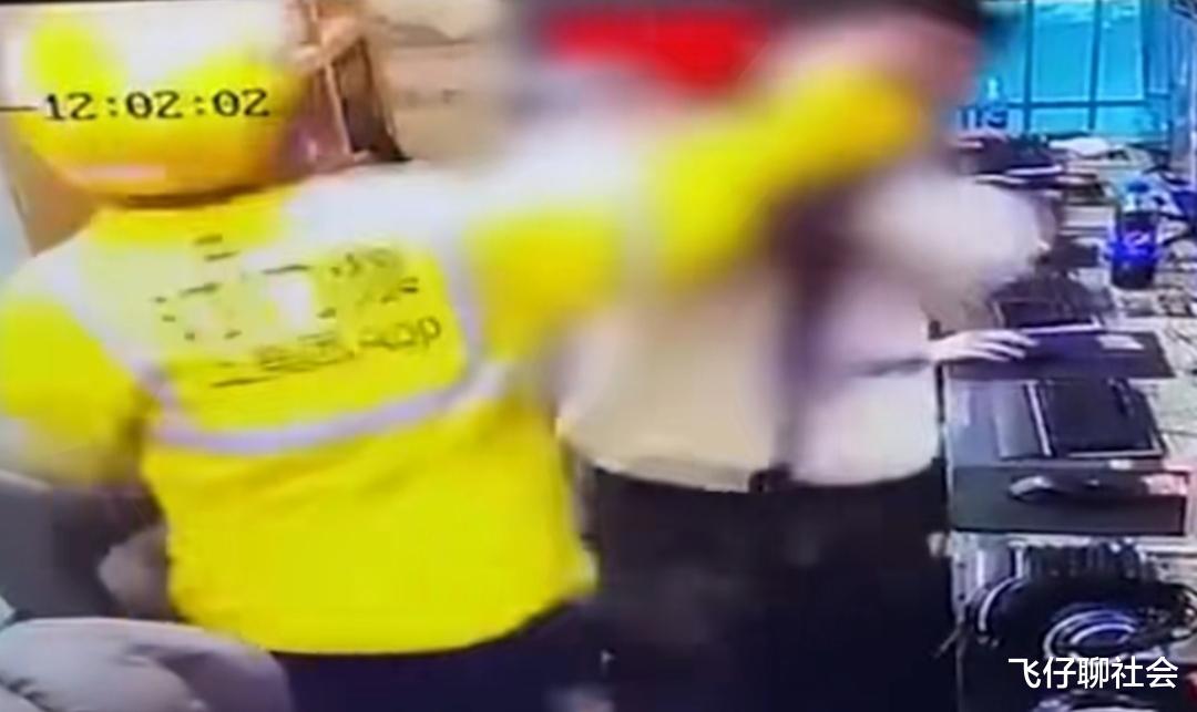 男子点外卖后不接电话，还给了外卖员一巴掌，结果被小哥当场暴揍
