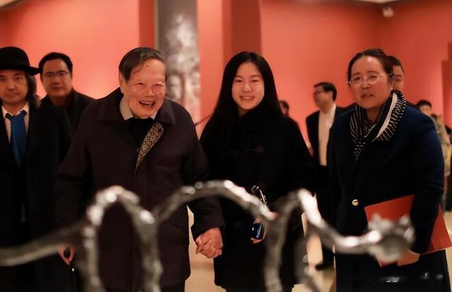 翁帆|知情人称杨振宁的工资每月一百万!翁帆不上班也能享受优渥的生活