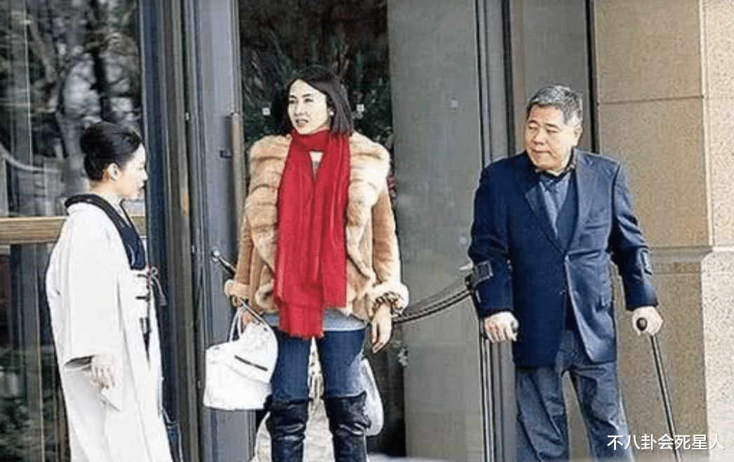 秋雅|明明是老公年龄却像爸！5位嫁“老大叔”的女星，有的年龄差30岁