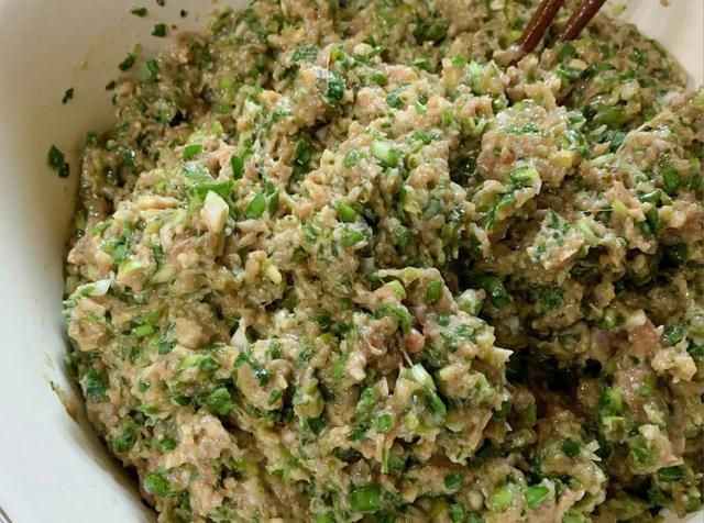 明日中元节,给家人多吃两样“压惊菜”,寓意平安又顺遂