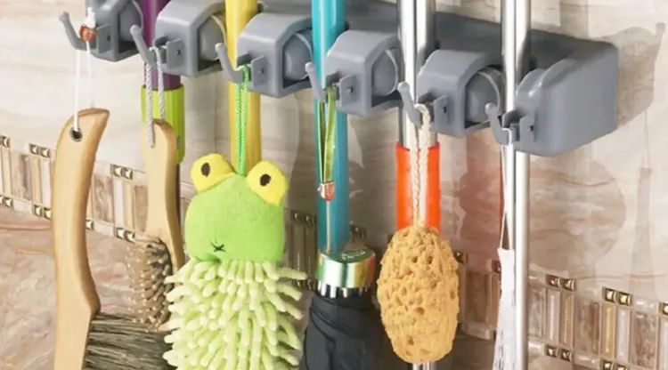 家中扫把别乱放,快看你家放对了吗?