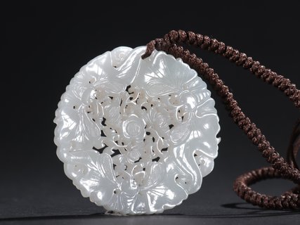 |旧藏-和田玉花蝶图挂牌