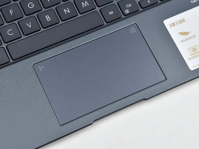 狮山|华硕灵耀X 凌锋全方位试用:995g超轻+18小时续航