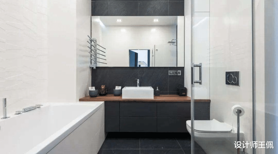 卫生间空间小担心不够用？学会这4招轻松搞定，整洁又实用