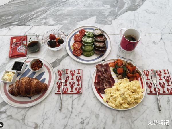 孙艺珍|孙艺珍新婚下厨晒早餐“桌上叉子数量”有亮点，网嗨：好幸福