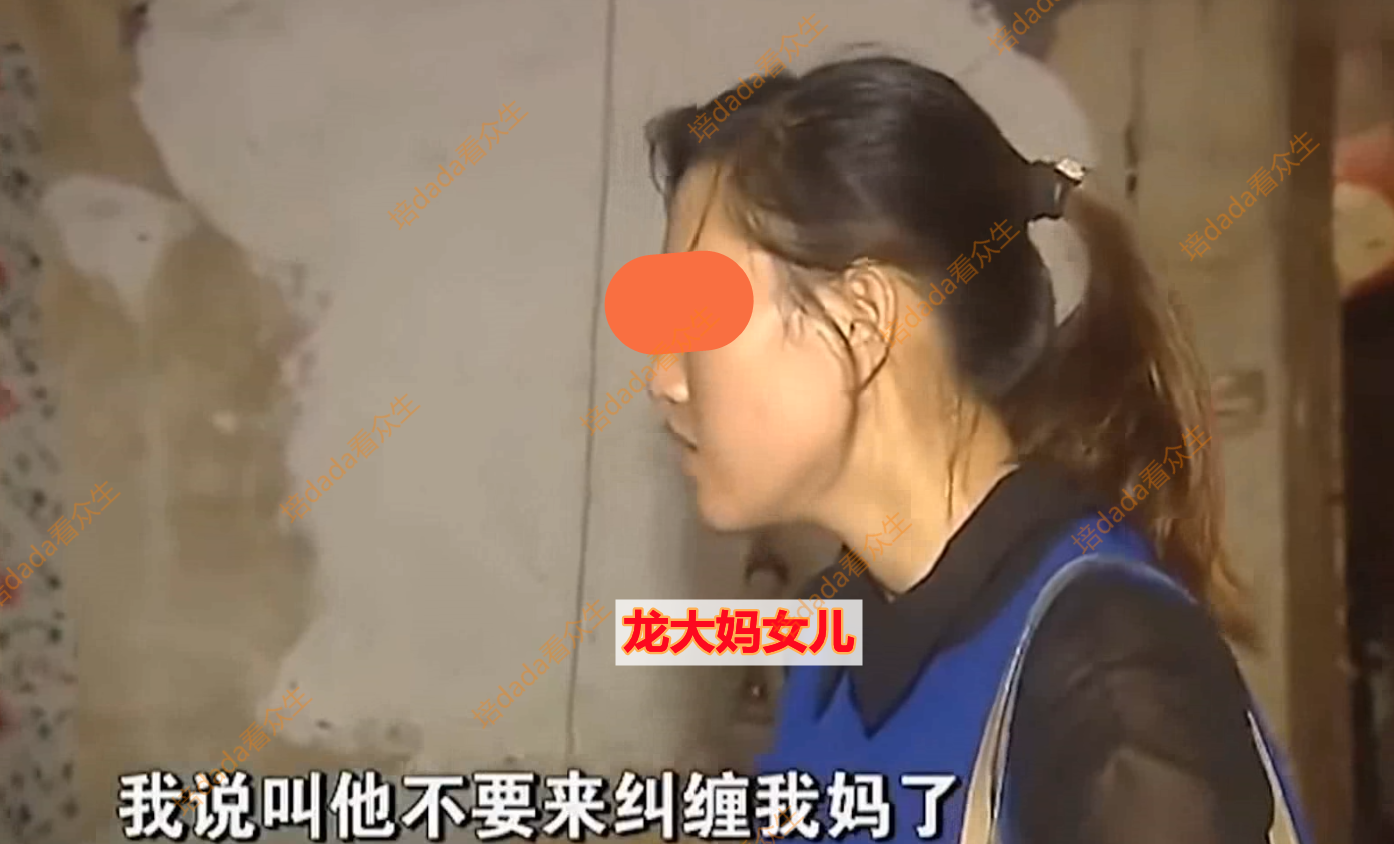 51岁大妈带36岁小伙回家,中风丈夫在隔壁饱受屈辱:心好痛!