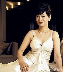 赵雅芝|赵雅芝:21岁嫁人婚后出绯闻,之后再嫁豪门,谣言止步于老公