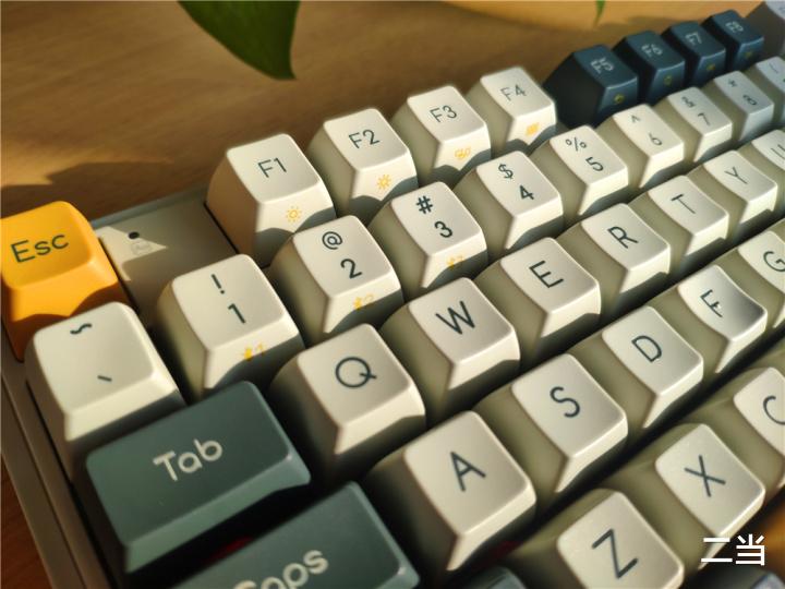 机械键盘|三模无缝切换、RGB炫彩背光——米物Z870机械键盘体验