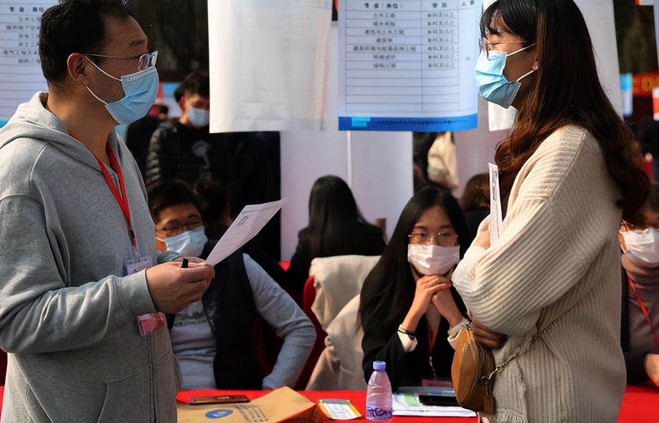 hr|985男生录视频哭诉,选错专业后被HR告知,自己只值4千元工资