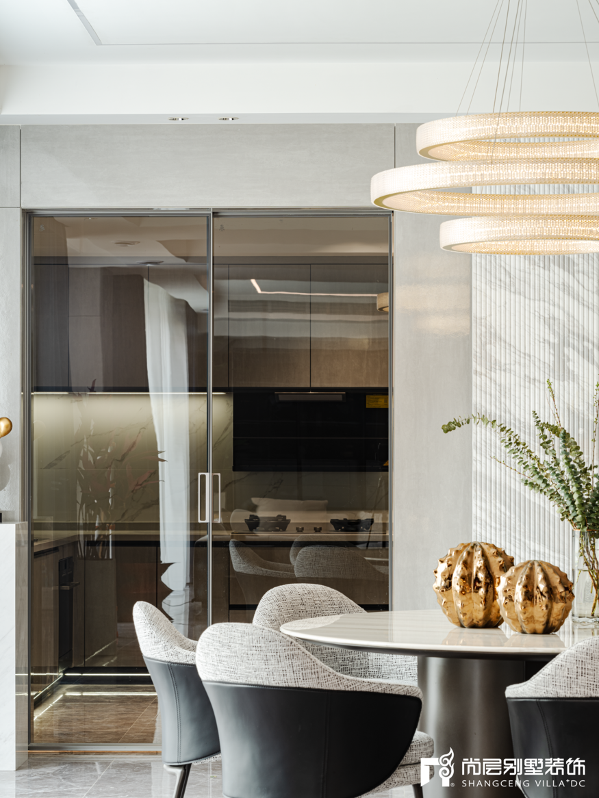 700m2现代美宅,包容了三代人不同的阅历与审美