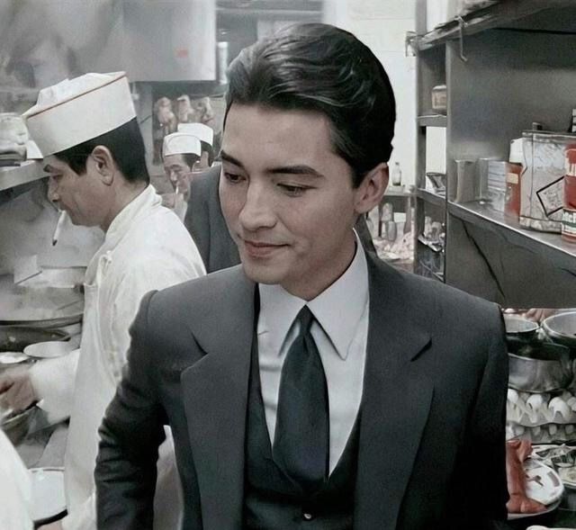 护肤 尊龙真是优雅了一辈子,70岁白发不染仍儒雅贵气,到老都没油腻感