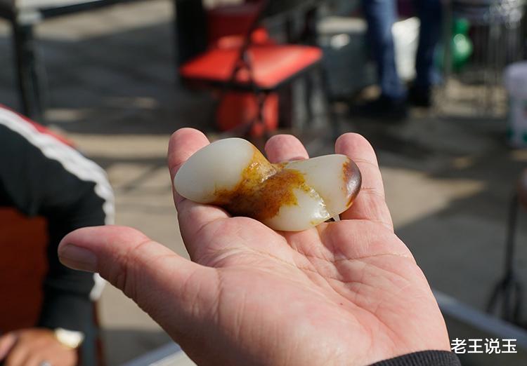 |事实上，籽料是瑕疵最多最丑的玉石