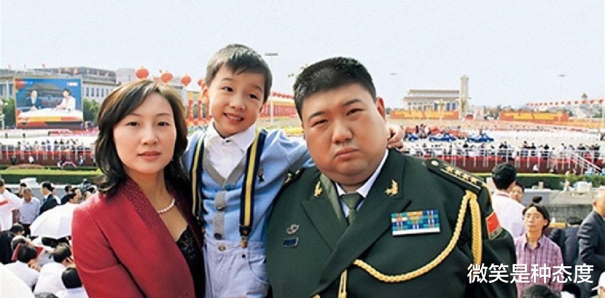 张峻宁|毛新宇离婚后,在2003年娶军医刘滨为妻,如今一儿一女,生活幸福