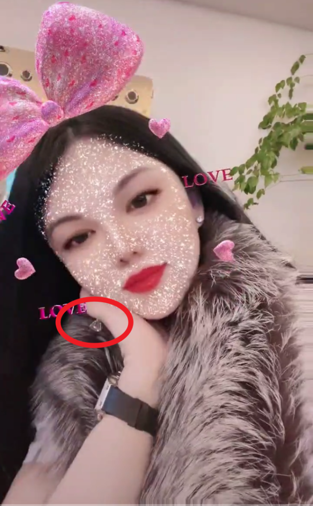 李湘|李湘与新男友婚房曝光?内景奢华金碧辉煌,装修布局像极了大商场