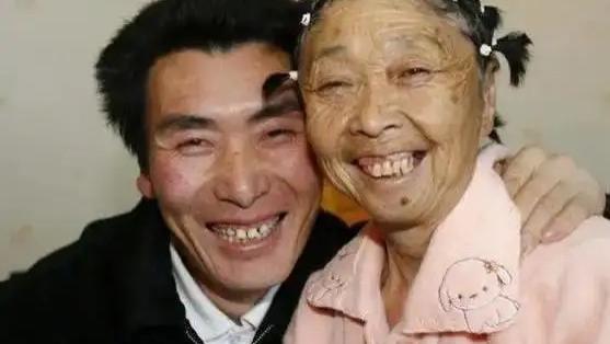马玉琴李玉成有望复合？夜晚约会引孙子不满，直言：别玩心眼