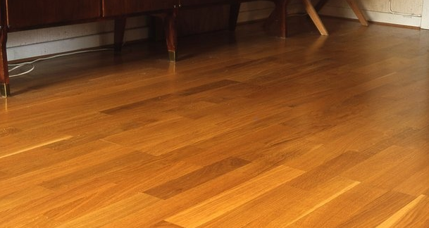 头一次见邻居地板这么铺,连家具都像几十万的,真有先见之明!