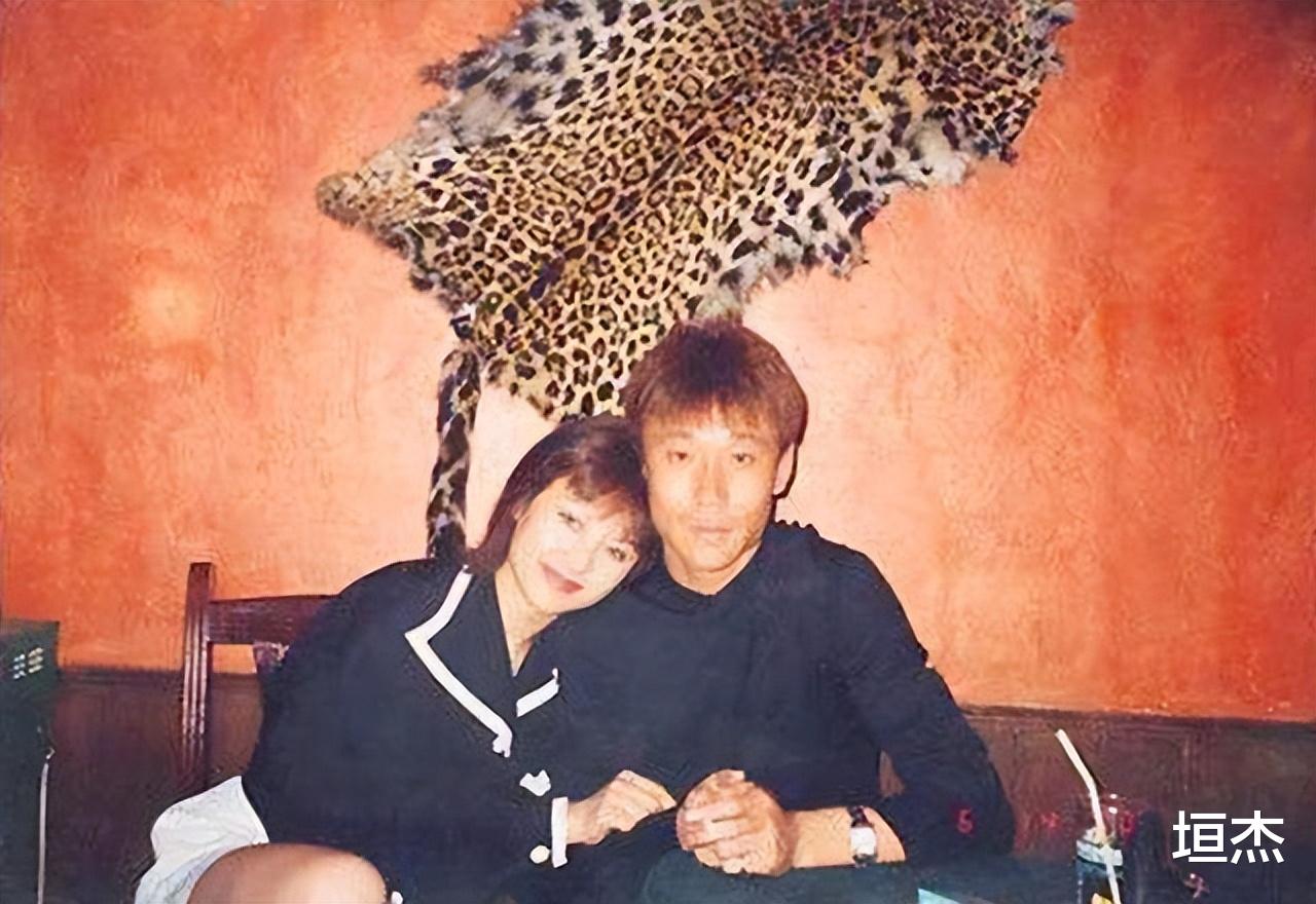 那英|孟桐：对那英一见钟情，顶着非议不离不弃，对继子视如己出，精彩